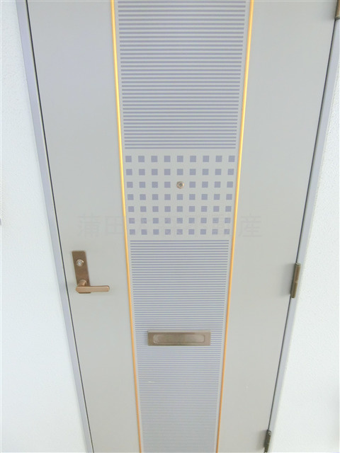 菱和パレス大森西の玄関