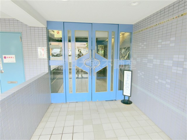 菱和パレス大森西のエントランス