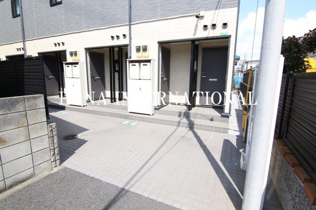 レオパレスウィステリアのエントランス