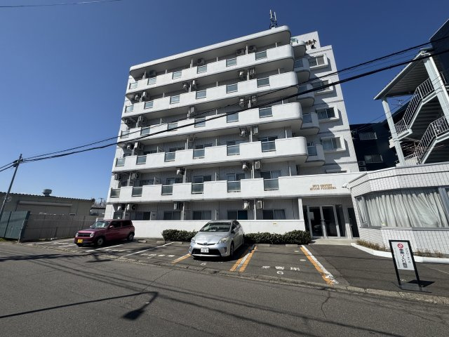 想定年間賃料　48万　想定利回り　19.2％　鉄筋コンクリート造の外観