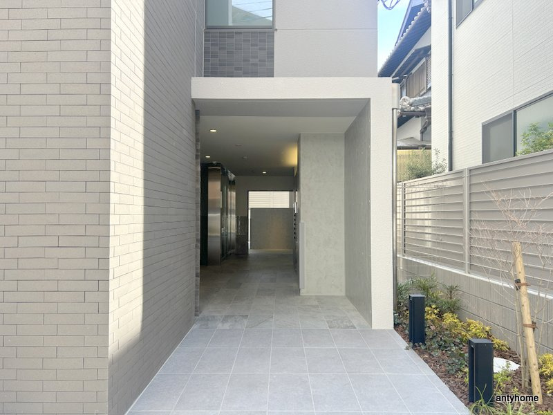 ブロード江坂広芝町レジデンス　仲介手数料無料のエントランス