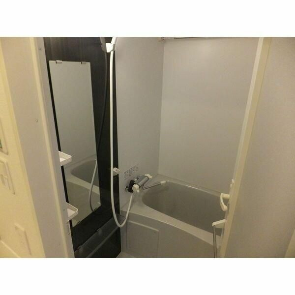 スパシエロッサ池袋の浴室