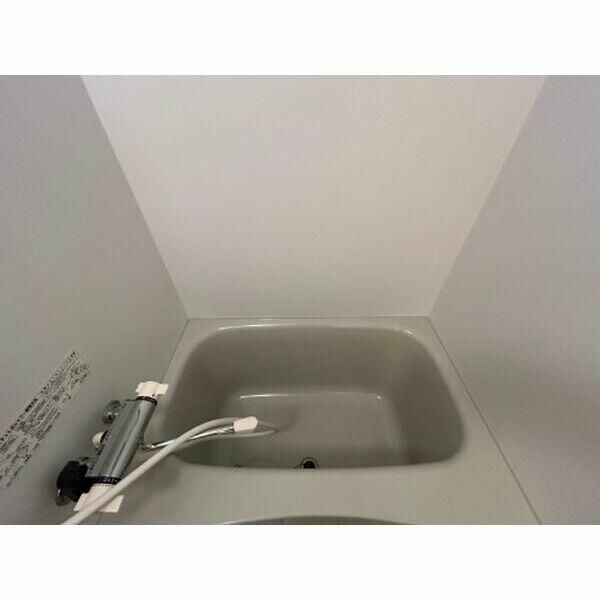 スパシエロッサ池袋の浴室