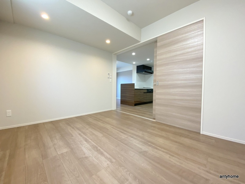 クアンツの洋室