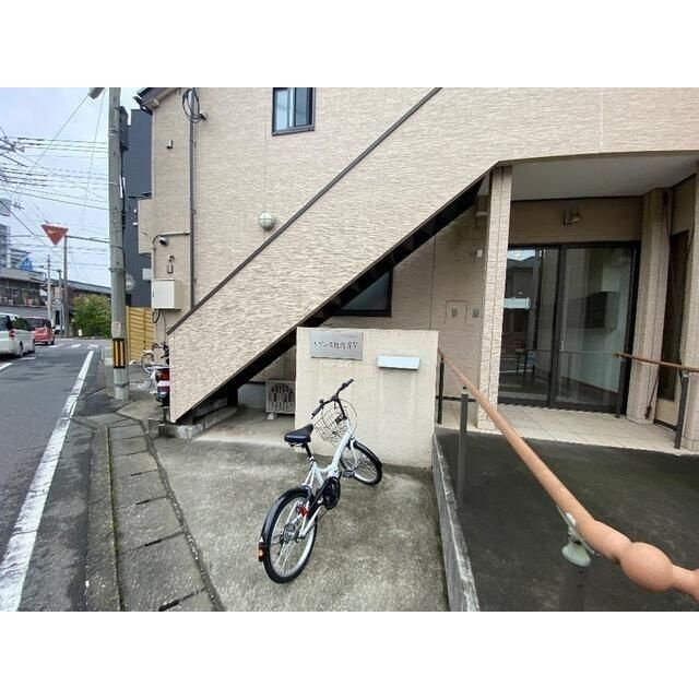 リブレス新河岸Ⅴ　旧新河岸元寮のエントランス