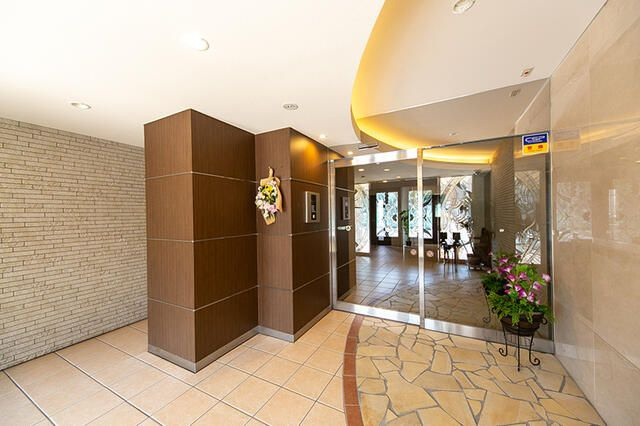 エストレリータ新宿落合のエントランス