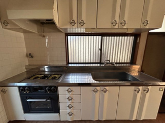 【キッチン】 | 井口四丁目　戸建 | 床下収納、勝手口有り