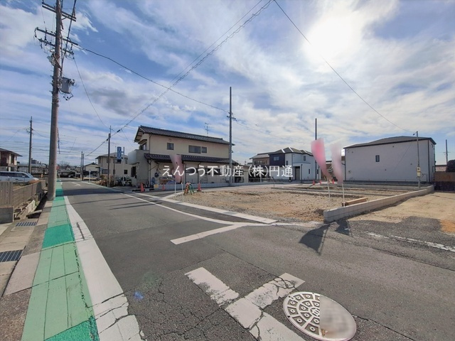 グラファーレ川村町5棟の前面道路含む現地写真