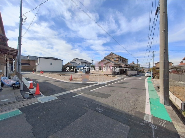 グラファーレ川村町5棟の前面道路含む現地写真