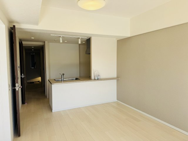 アンビシャスパーク京王堀之内の内装|～11.7帖の明るいLDKで、家族団欒の時間をお過ごしいただけます～