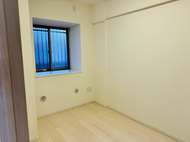アンビシャスパーク京王堀之内の子供部屋|～4.5帖の洋室です～