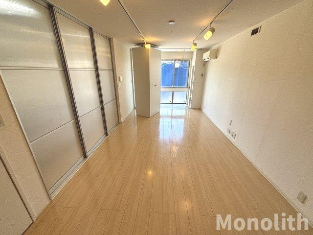 クリプトメリアの内装