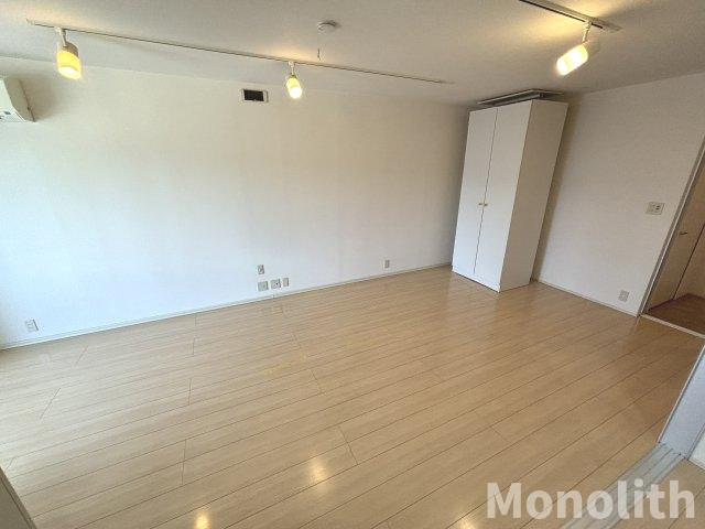 クリプトメリアの居間・リビング