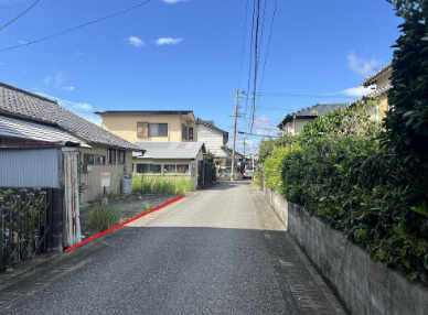 高知市鴨部　建築条件なし売地の前面道路含む現地写真