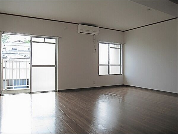 ヤカタハイツ　　刈谷市近郊の賃貸はクラスホーム刈谷店の居間・リビング