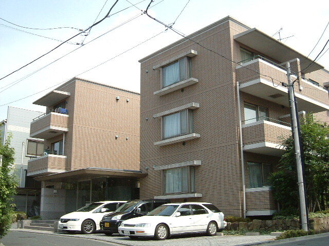 ＰＡＬＥＲＭＯ ＣＯＵＲＴの駐車場