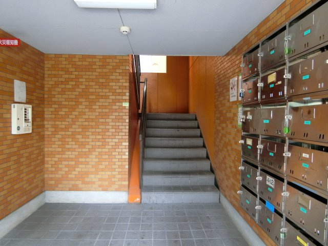 本町8番館のエントランス