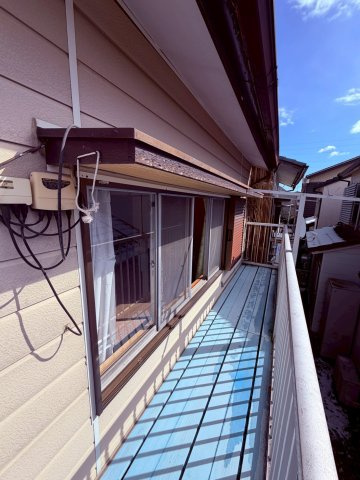 岐阜市若福町 中古戸建のバルコニー|日当たりの良いベランダ。洗濯物を干すスペースを確保