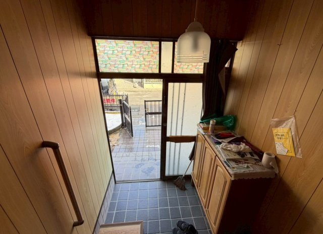 岐阜市若福町 中古戸建の玄関|明るい玄関です