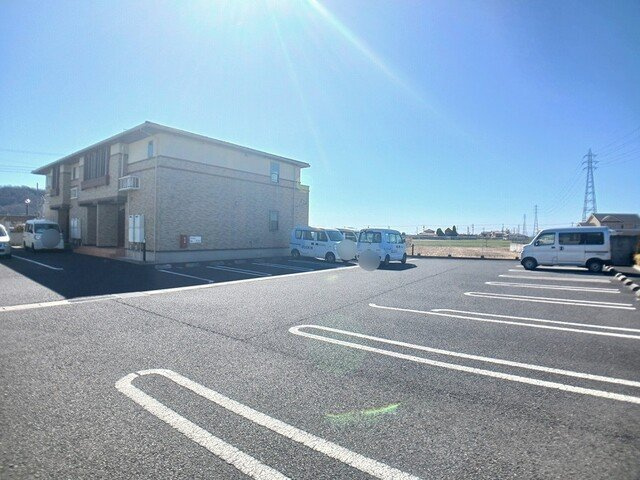 エミネンスＥの駐車場