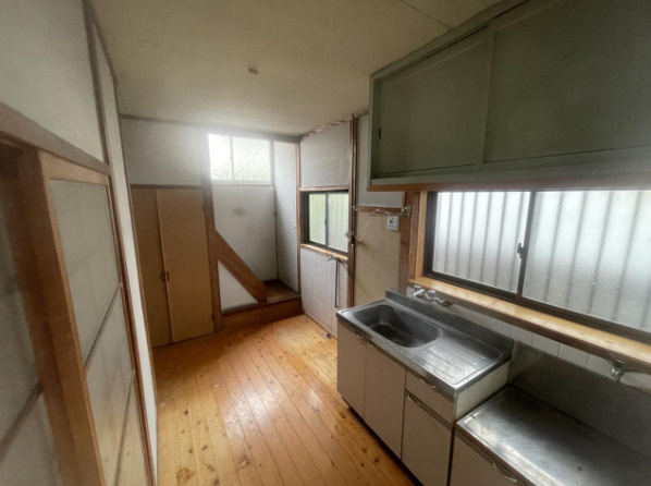 高知市越前町１丁目　中古一戸建ての和室|既存の木の質感を活かしたリノベーションも楽しめる一邸。