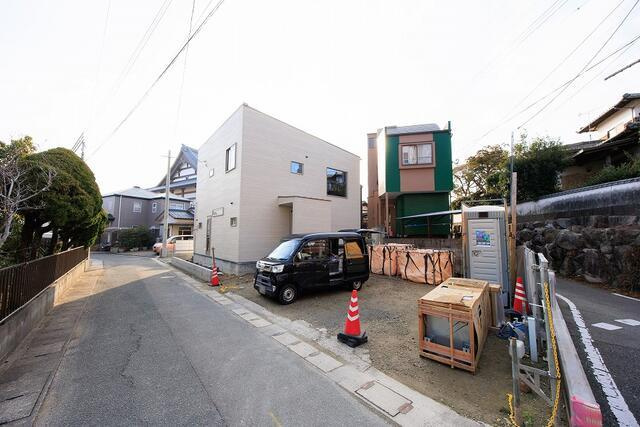 春日市小倉６丁目の新築一戸建の前面道路含む現地写真| 