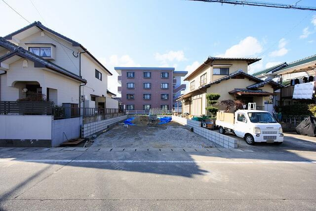 春日市白水ヶ丘５丁目の新築一戸建の前面道路含む現地写真| 