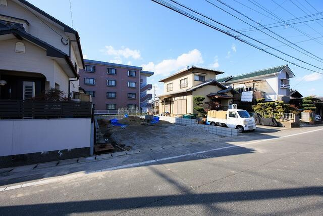 春日市白水ヶ丘５丁目の新築一戸建の前面道路含む現地写真| 