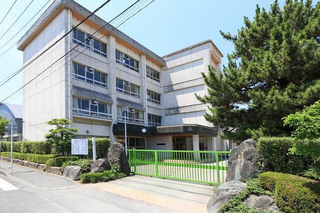久留米市南３丁目の新築一戸建の外観|牟田山中学校まで400m 