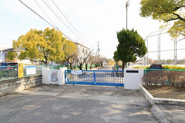 佐賀市新栄東２丁目の新築一戸建の前面道路含む現地写真|新栄小学校まで80m 