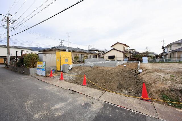 佐賀市大和町大字久池井の新築一戸建の前面道路含む現地写真| 