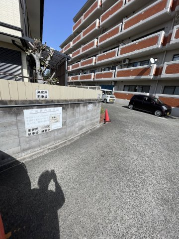 イッツ明石の駐車場