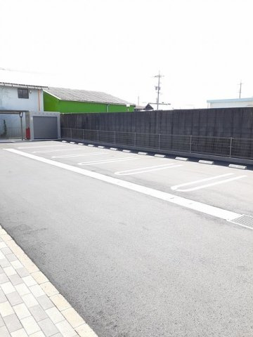 アンド　ザ　ブルー　Ⅰの駐車場