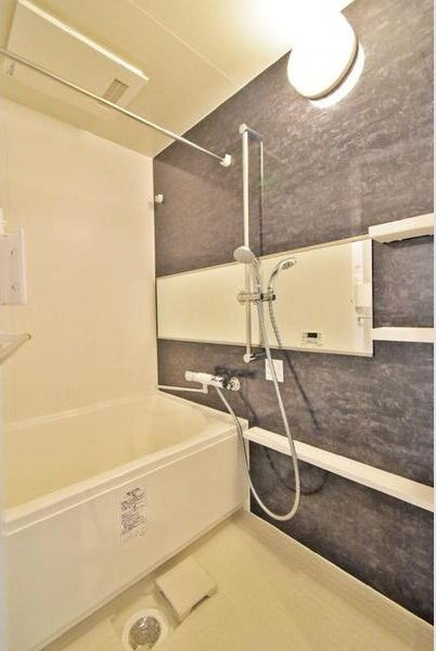 セレニティー大須の浴室