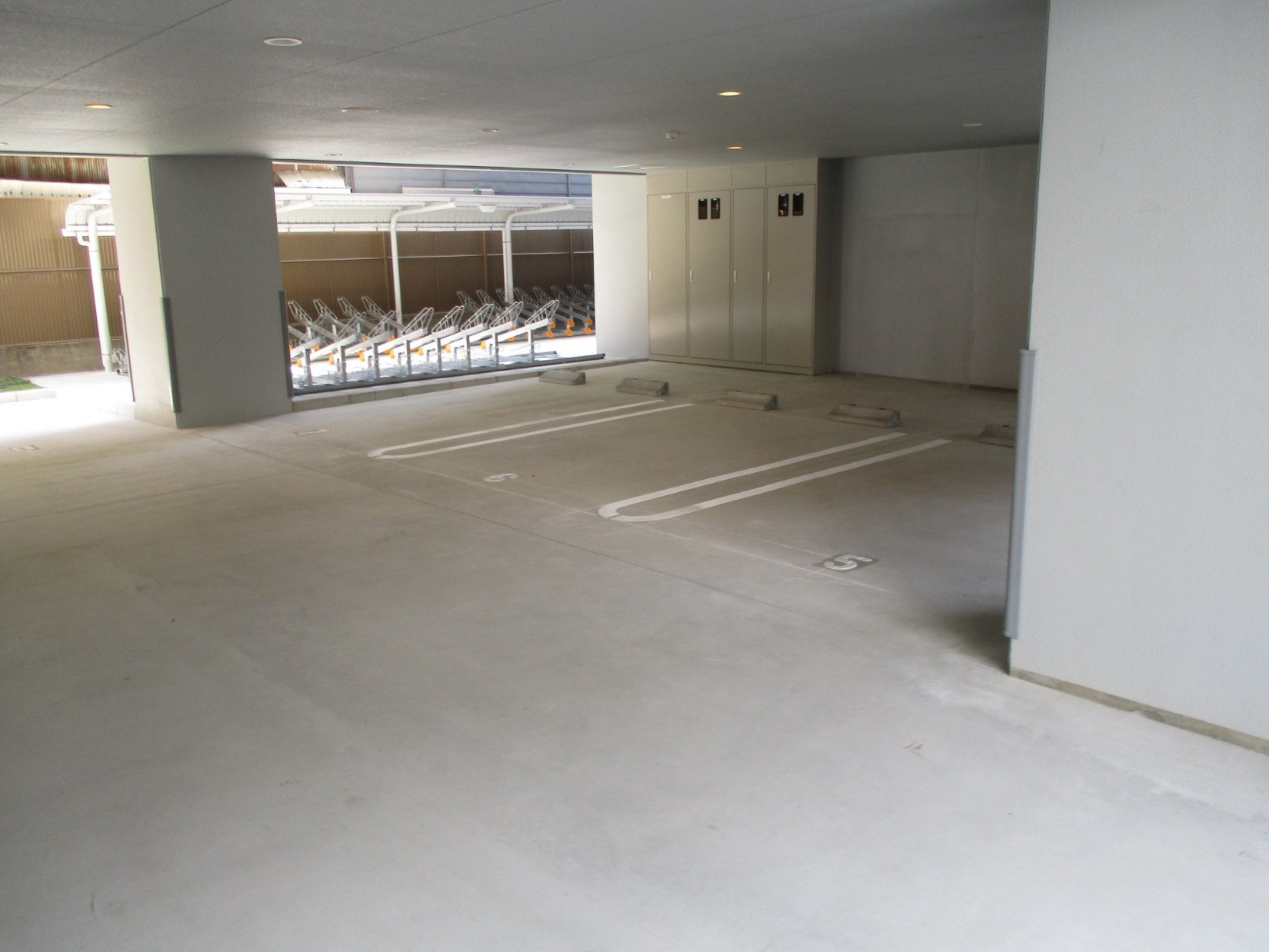 セレニティー大須の駐車場