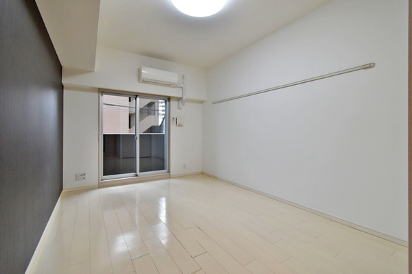 セレニティー名駅の居間・リビング