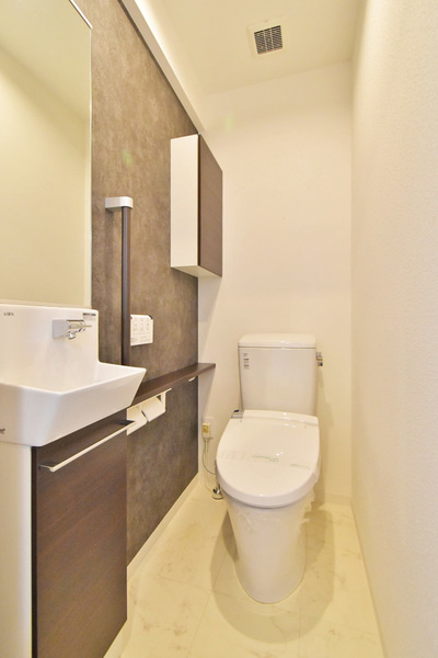 セレニティー名駅のトイレ|手洗い器付き