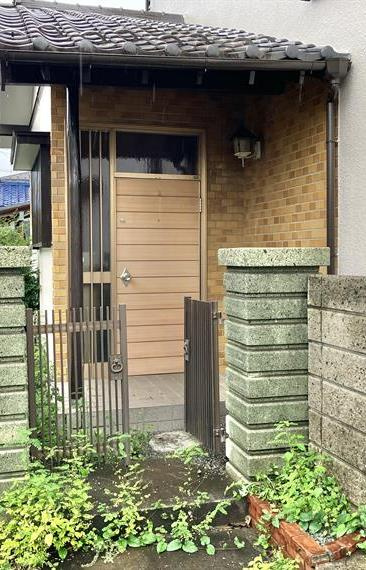 上水南町戸建のエントランス