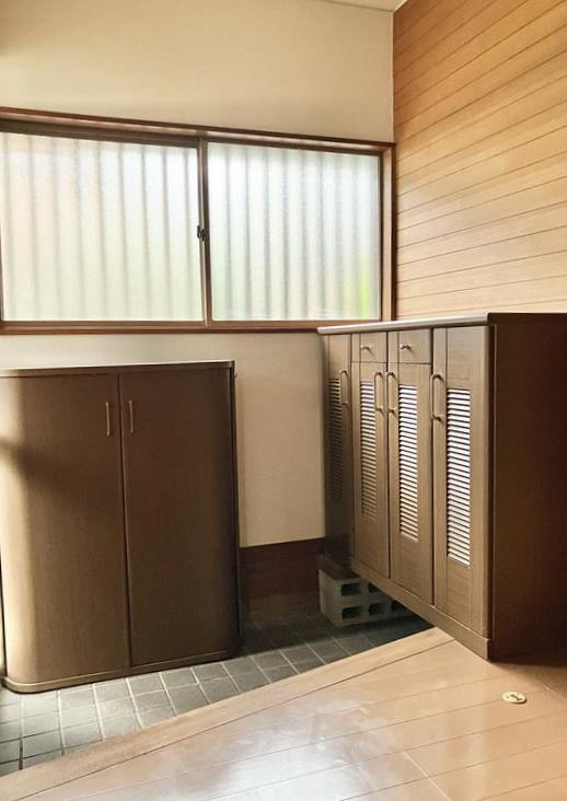 上水南町戸建の玄関