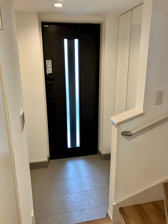 中落合３丁目戸建の玄関