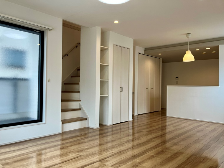 中落合３丁目戸建の居間・リビング