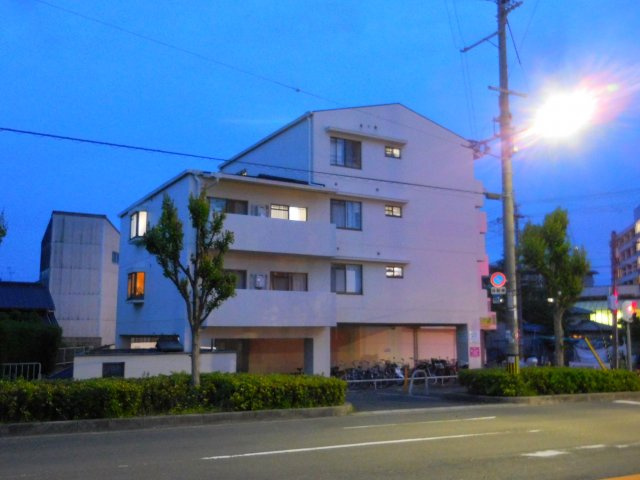 大川マンションの外観