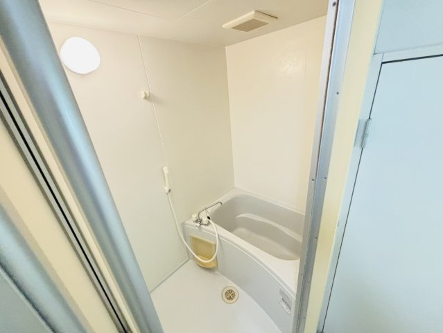 筑紫野市針摺東２丁目のアパートの浴室|別号数タイプ