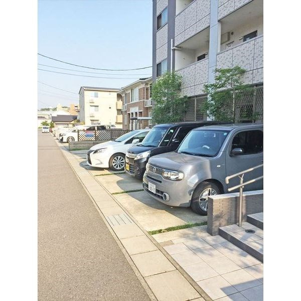 ラフォーレ東山の駐車場