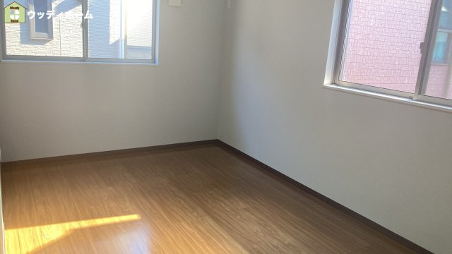 草加市瀬崎5丁目　中古一戸建ての洋室