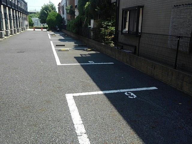レオパレスボニータドイスの駐車場