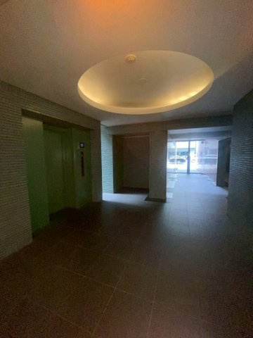 ワコーレディ・アルクス元町のロビー