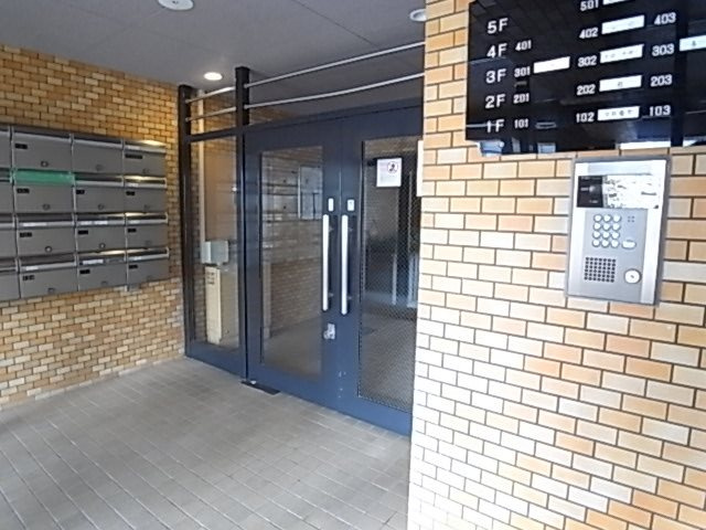 ライオンズマンション下山手のエントランス