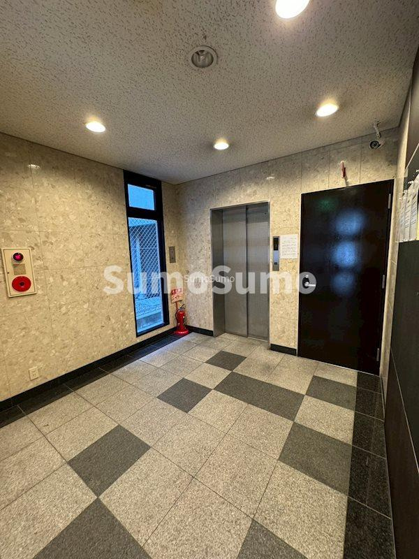 コスモリード大阪本町のロビー