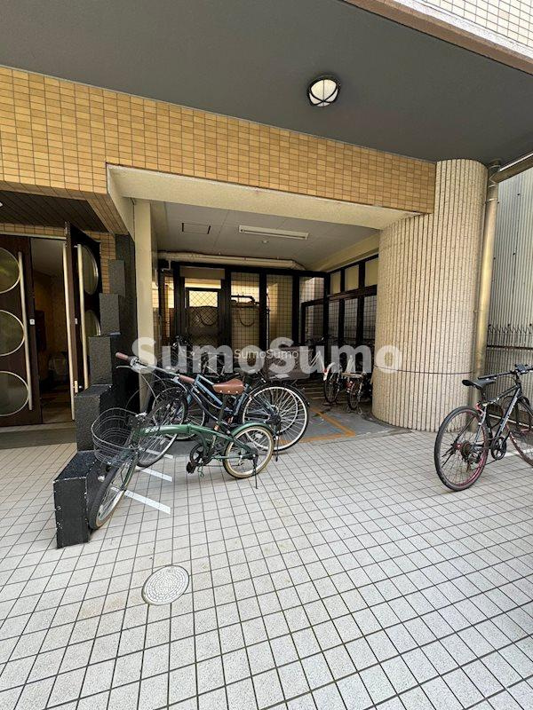 コスモリード大阪本町の外観